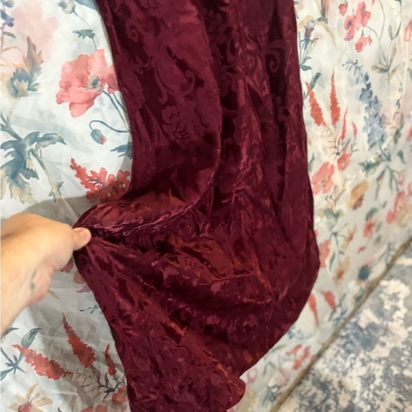 Vintage Elegant Burgundy Lace Dress - Picture 4 of 10